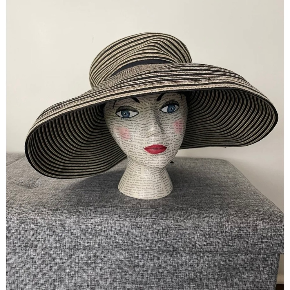 Beautiful Eric Javits wide brimmed sun hat